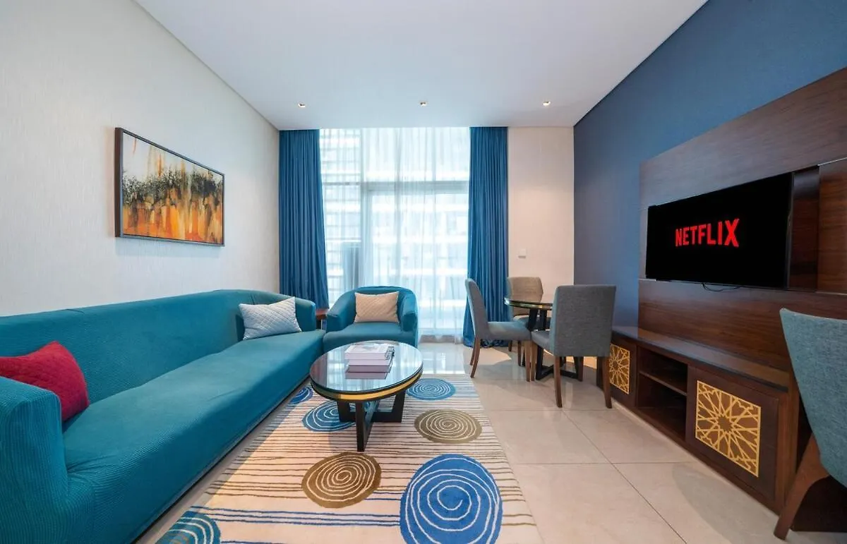 Cozy 1Br W & Infinity Pool, Gym, Canal & Burj Views Dubaj Apartmán