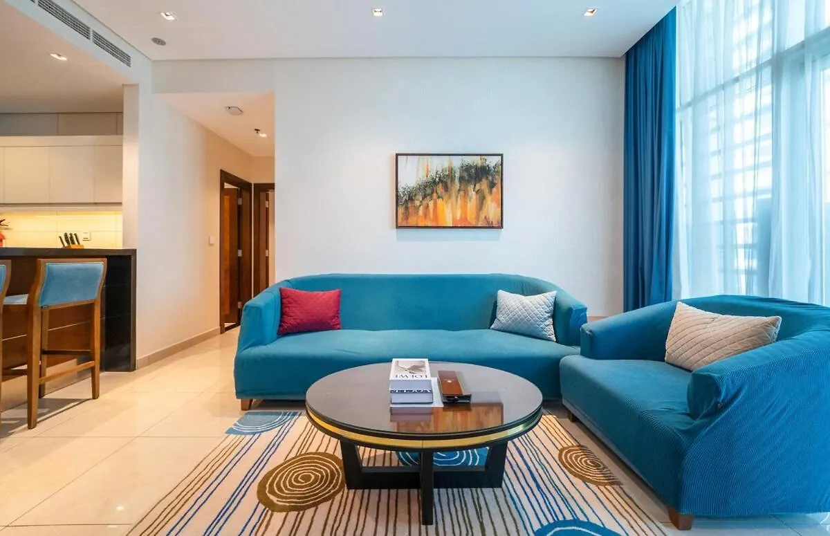 Cozy 1Br W & Infinity Pool, Gym, Canal & Burj Views Dubaj Apartmán