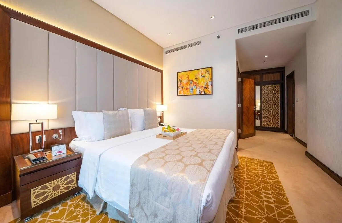 Cozy 1Br W & Infinity Pool, Gym, Canal & Burj Views Dubai