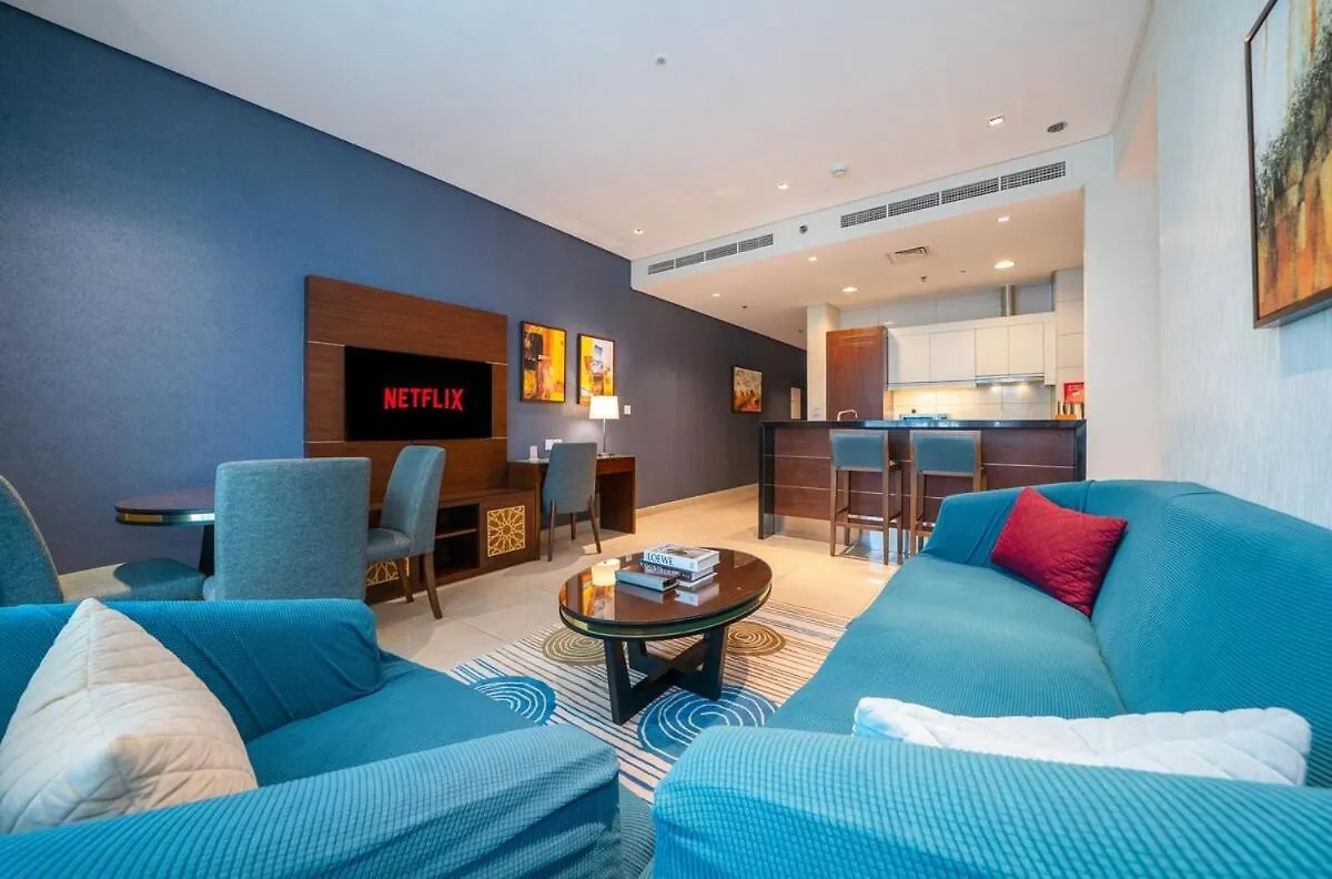 Cozy 1Br W & Infinity Pool, Gym, Canal & Burj Views Dubai Apartment