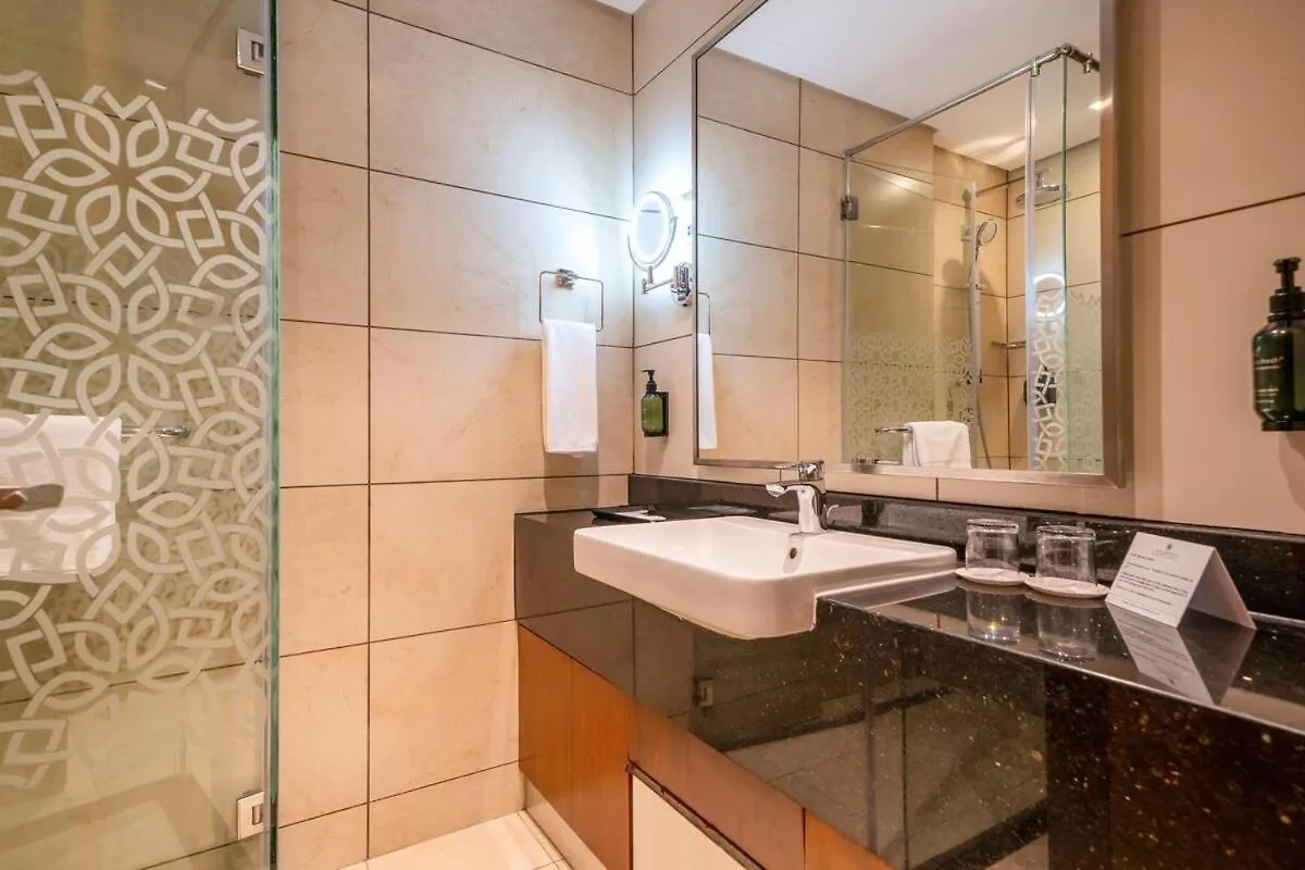 Cozy 1Br W & Infinity Pool, Gym, Canal & Burj Views Dubai