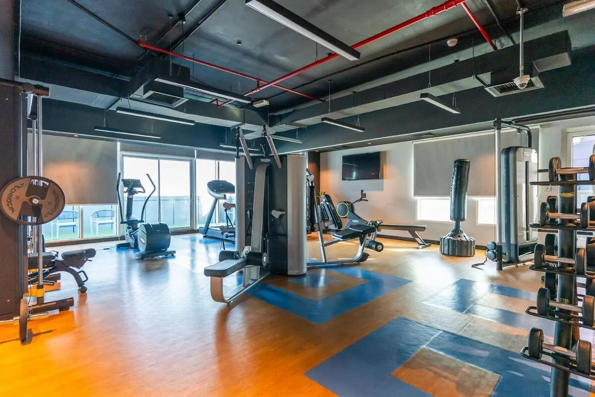 Apartment Cozy 1Br W & Infinity Pool, Gym, Canal & Burj Views Dubai