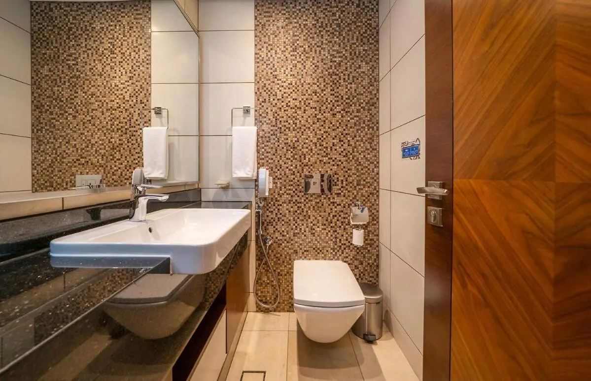 Apartment Cozy 1Br W & Infinity Pool, Gym, Canal & Burj Views Dubai