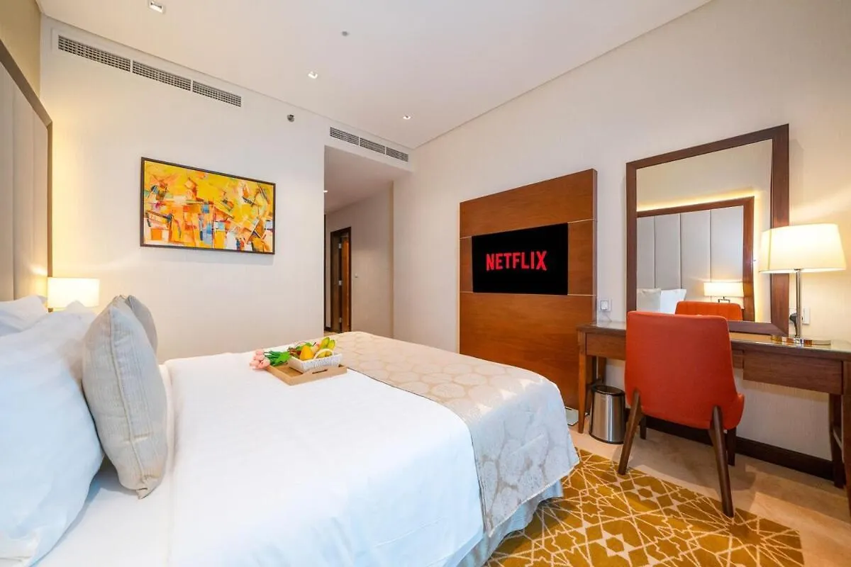 Cozy 1Br W & Infinity Pool, Gym, Canal & Burj Views Dubai 0*,